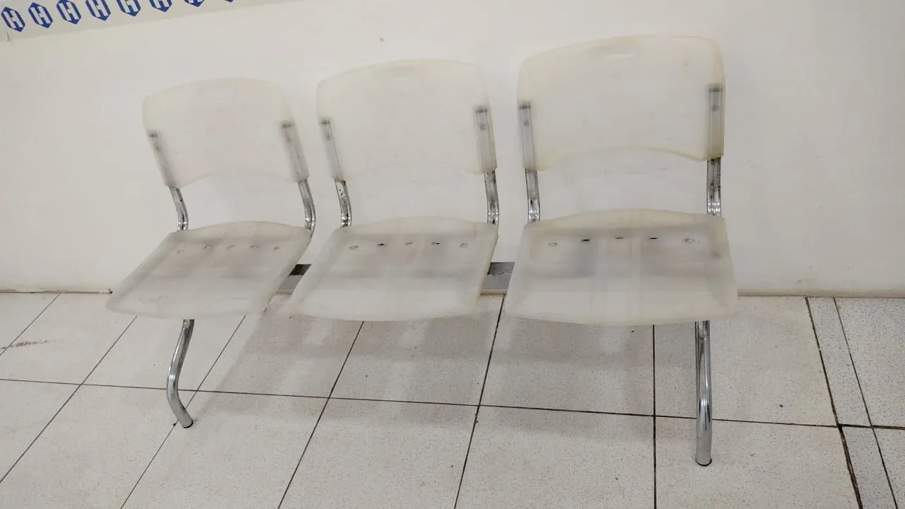 Conjunto de Cadeiras Transparentes para Sala de Espera
