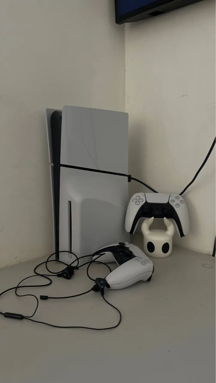 PlayStation 5 Slim Midia física + 2 Controles + Headset + Carregador + 2 Jogos!