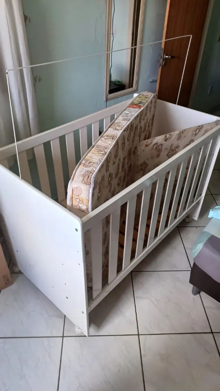 Selling American-style crib with mattress and mosquito net rod