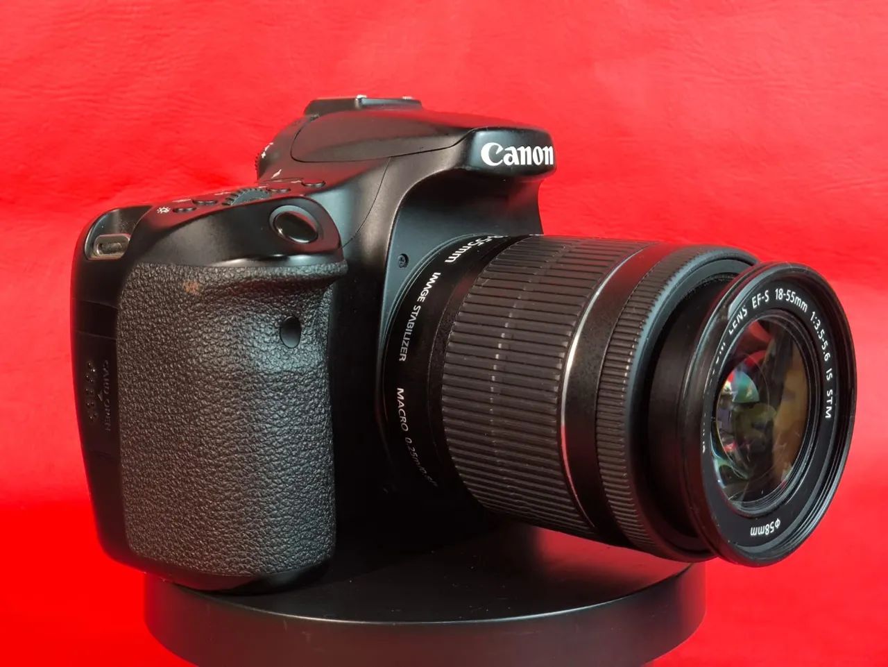 Canon EOS 70D Câmera Canon EOS 70D com Lente 18-135mm IS STM