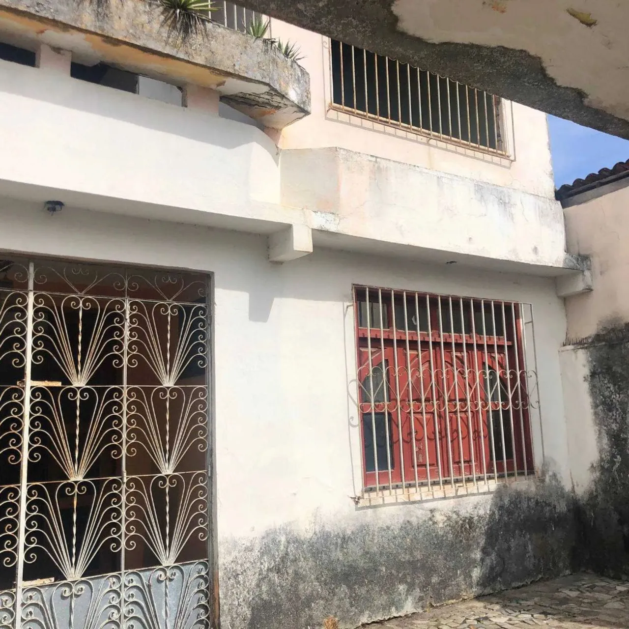 CASA EM RUA PÚBLICA - SANTOS DUMONT