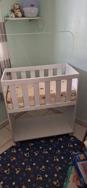 Mini Berço de bebê branco com mosquiteiro - Foto 2