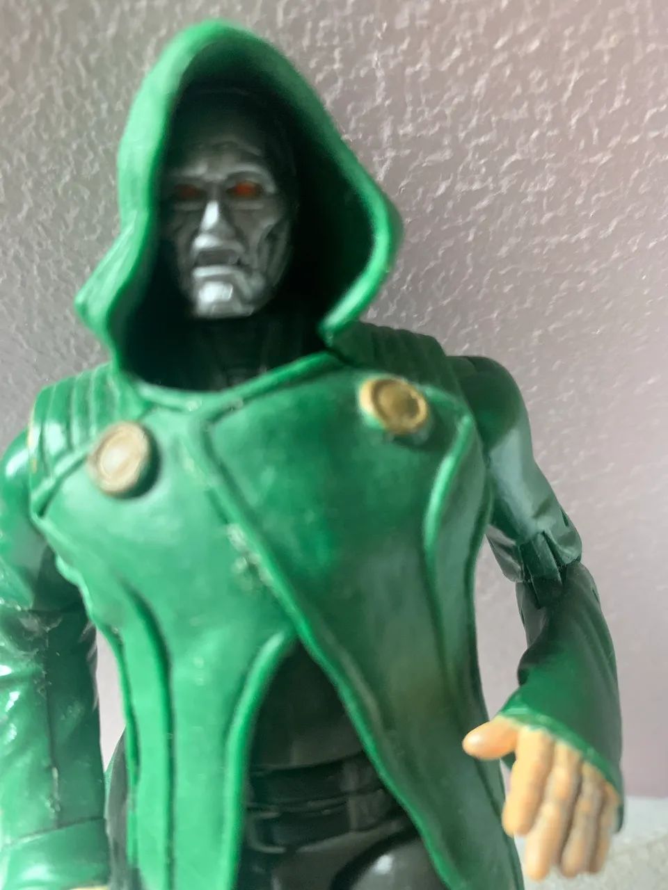 Doutor Destino da linha Marvel Legends, baseada no vilão icônico do Quarteto Fantástico.  - Foto 2