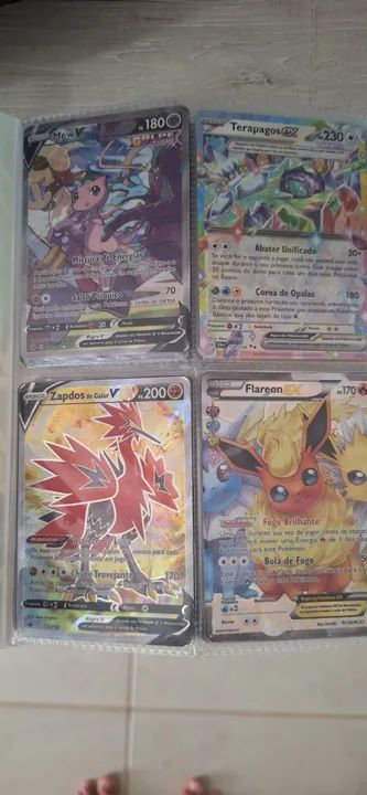 Album de cartas pokémon com mais de 20 ultra raras