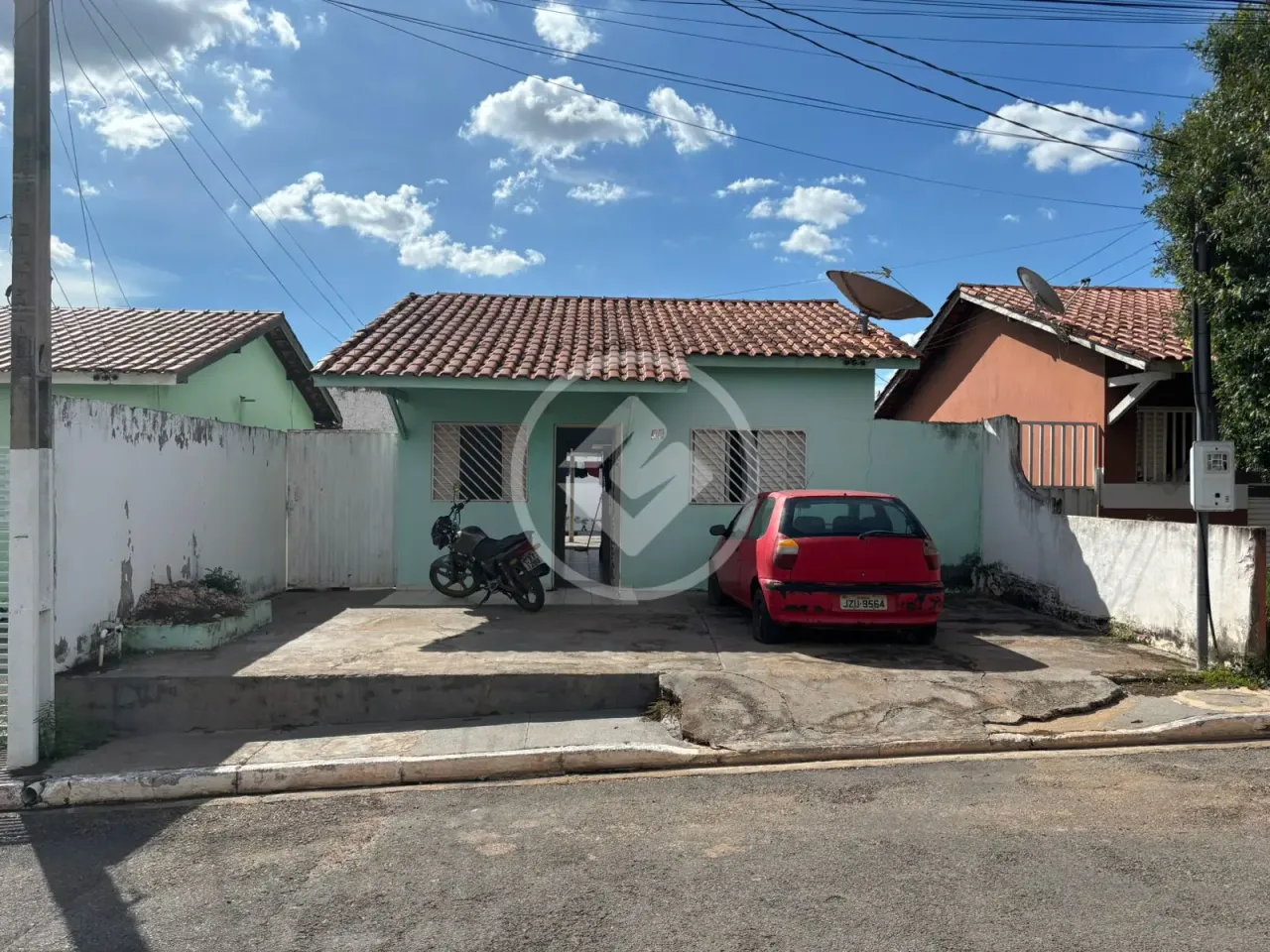 Casa em Condomínio Flor do Cerrado, 2 quartos, sala ampla, cozinha e quintal. codigo: 1192