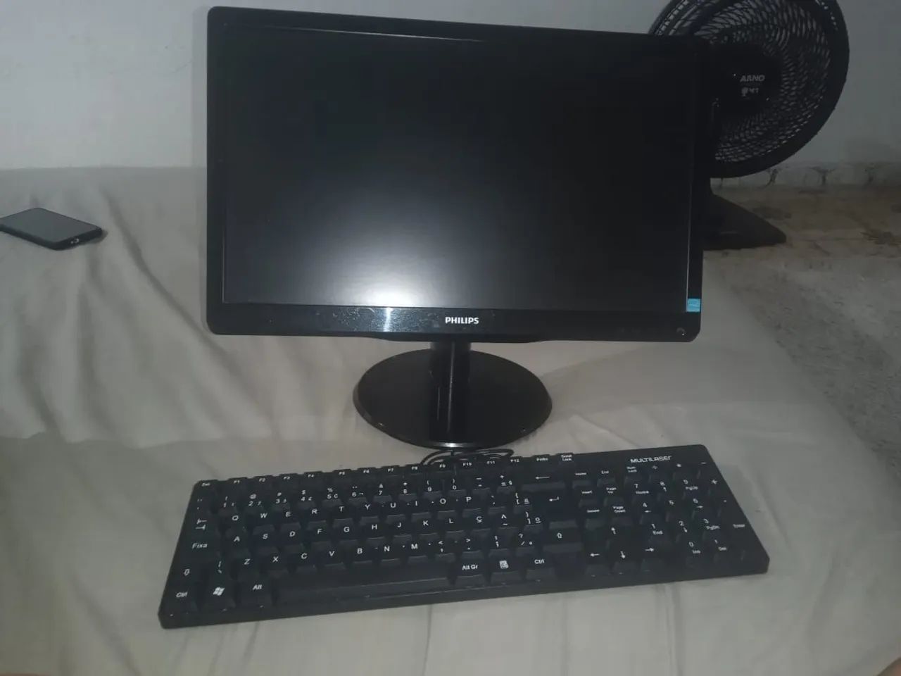 Monitor e teclado 