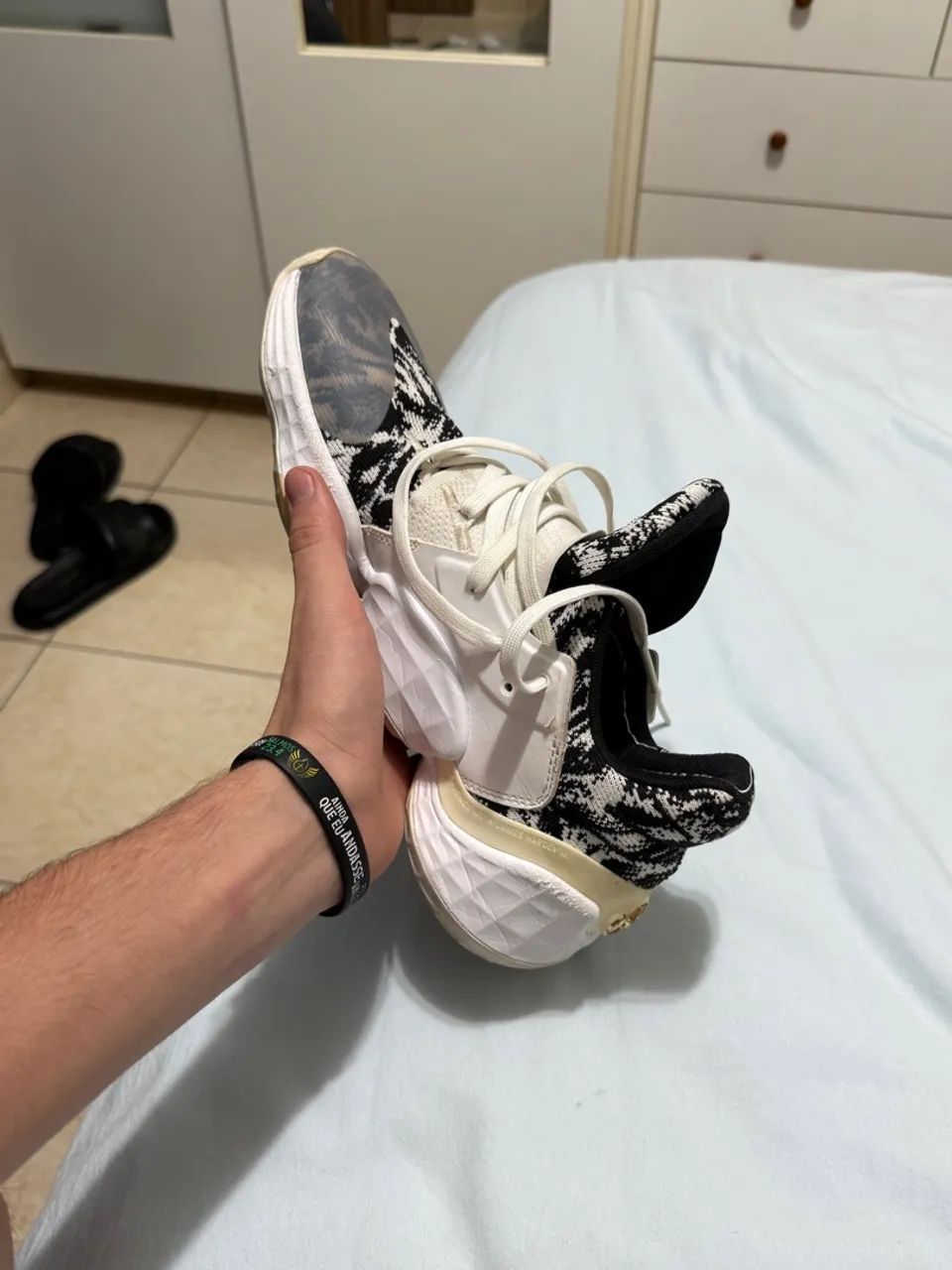 Tênis adidas harden vol. 4 cookies and cream - Tam. 42,5 (tênis de basquete ou vôlei) - Foto 3