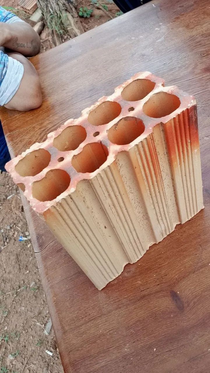 Tijolos de primeira de 8 furos 20x20 64385785012354123