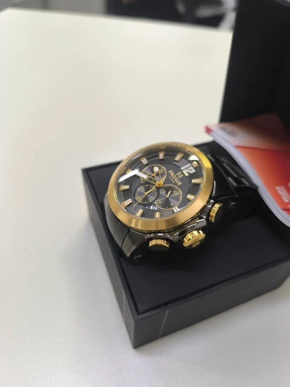 Seculus Men's Golden Watch