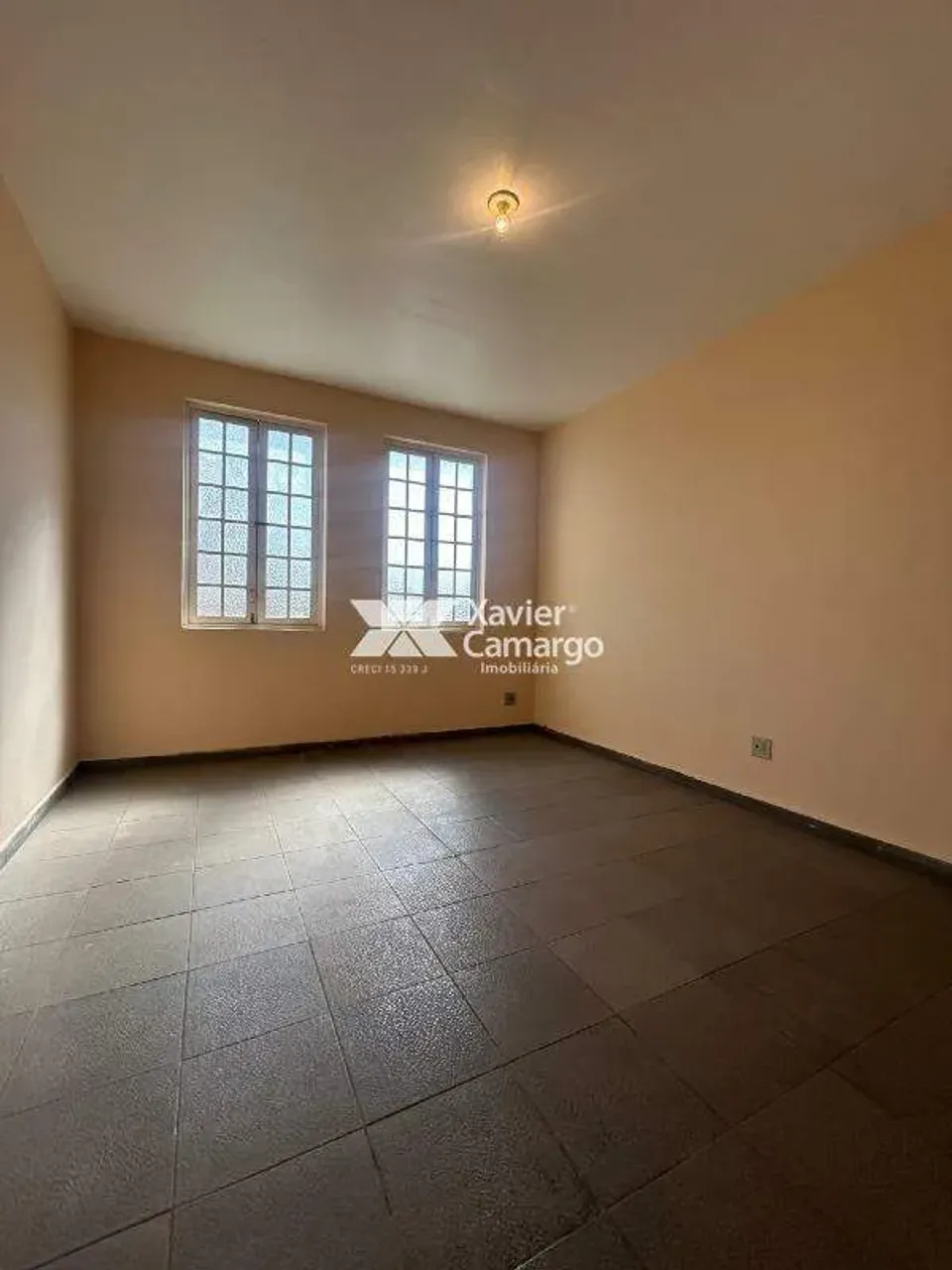Sala comercial para locação no bairro Centro em Rio Claro- SP.