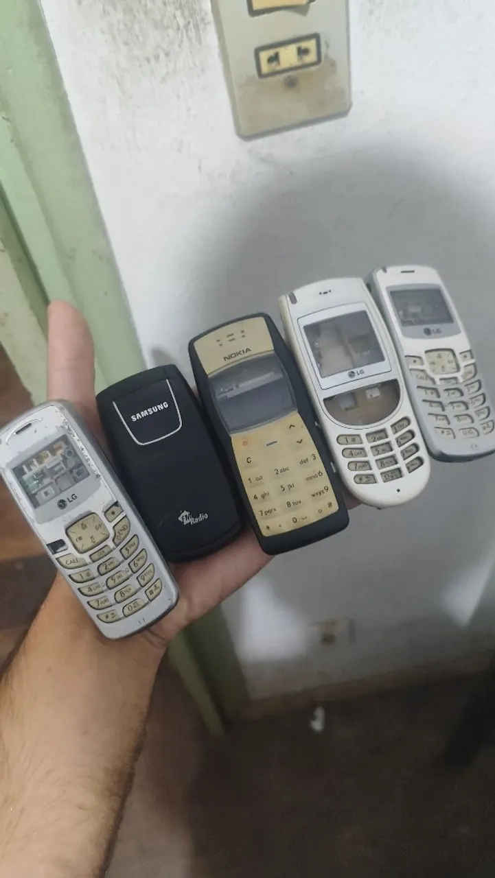 Carcaças de celulares antigo