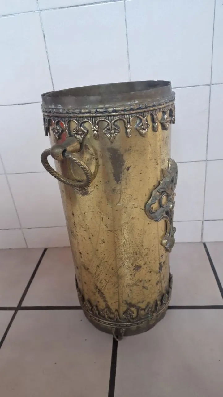 Vaso decorativo vintage em metal