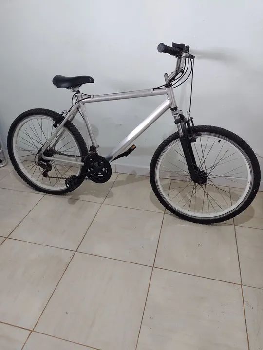 Bicicleta em alumínio 