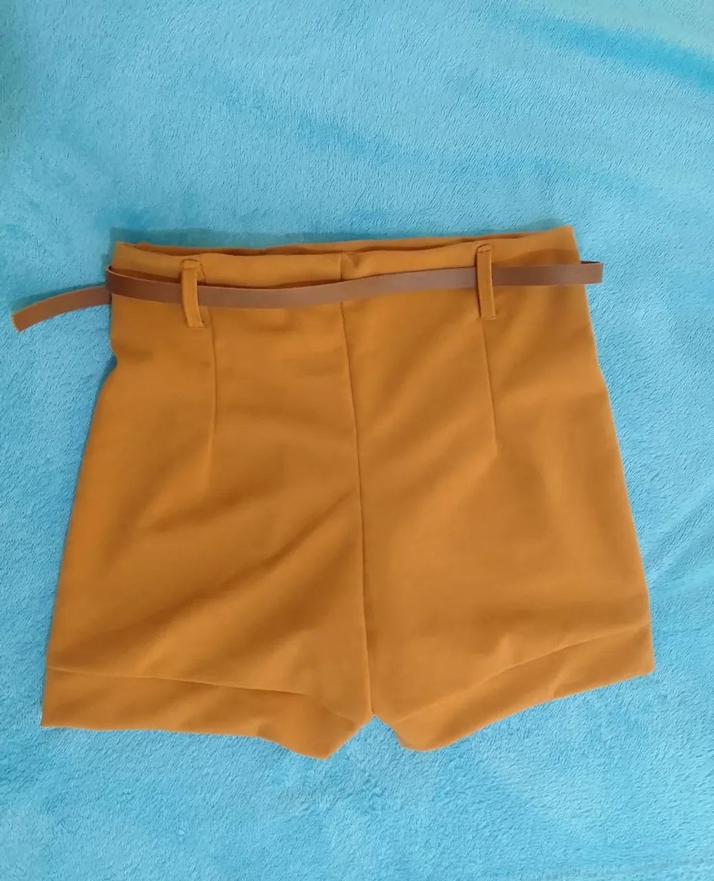 Shorts feminino marrom com cinto - Foto 2