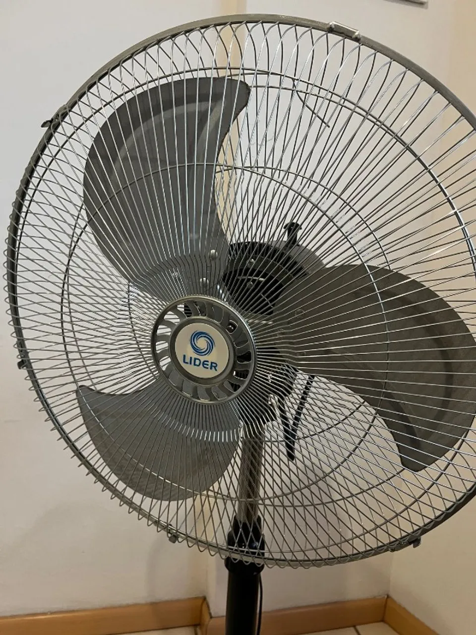 Ventilador de Coluna Líder