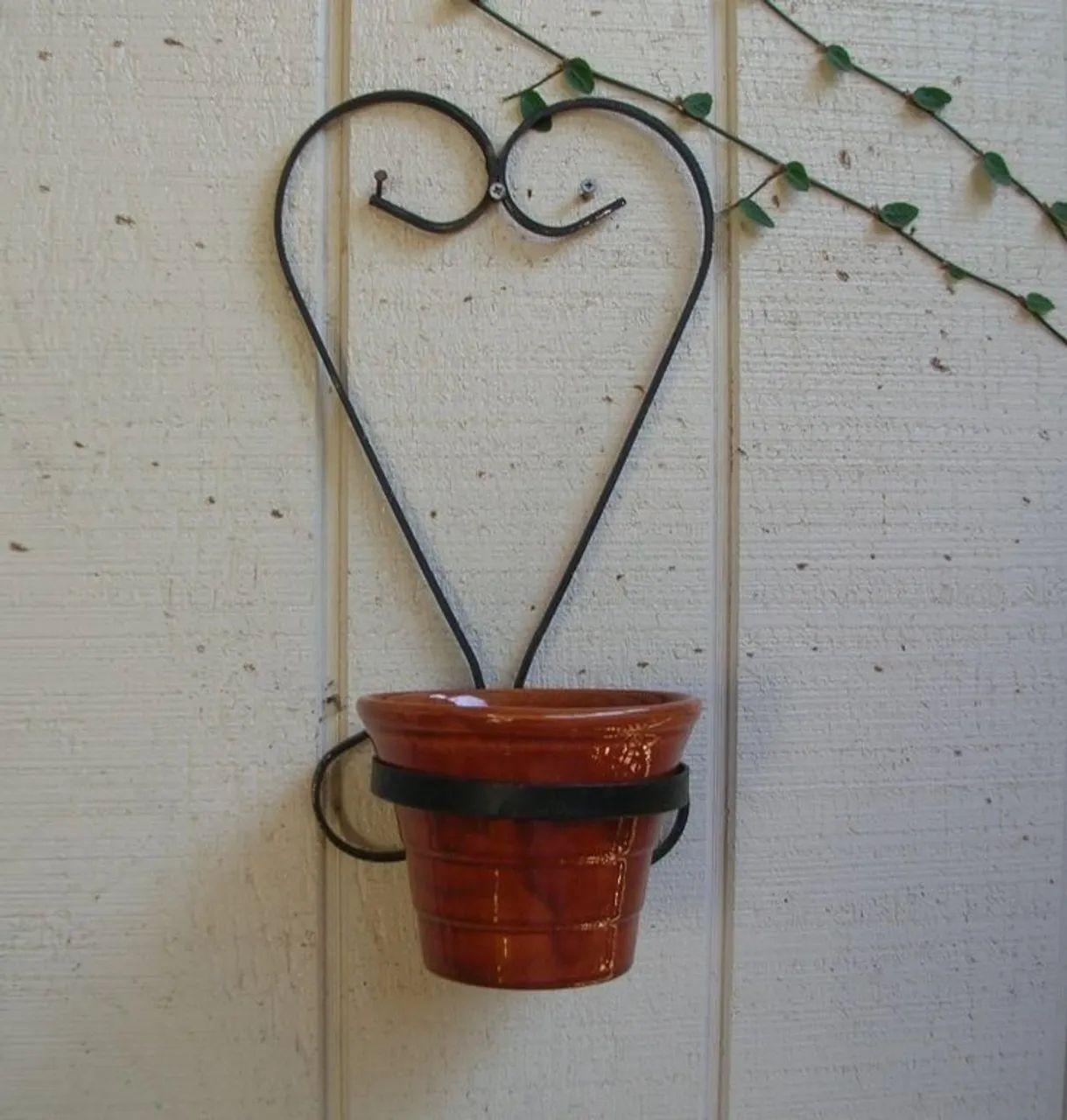 Suporte formato  coração para plantas 