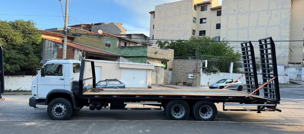 VW 23-230 ano 2014, 6x2, com Prancha Fixa nova de 2.60x 8.50 metros, em SP - Foto 2