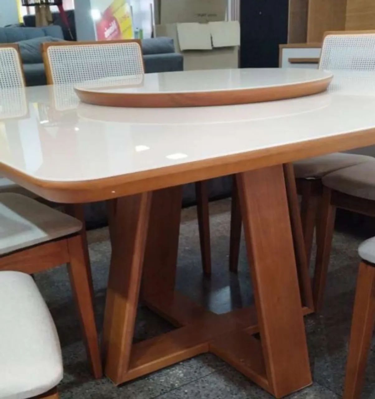 Mesa de jantar 8 lugares mesa e cadeiras em madeira pronto entrega  - Foto 2