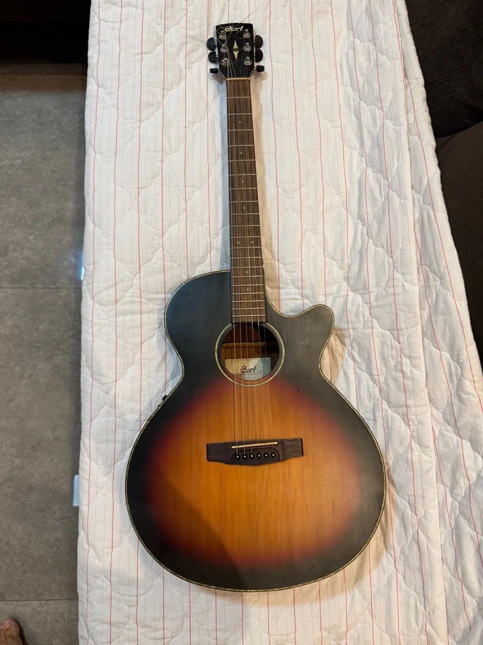 Violão Cort Guitars 
