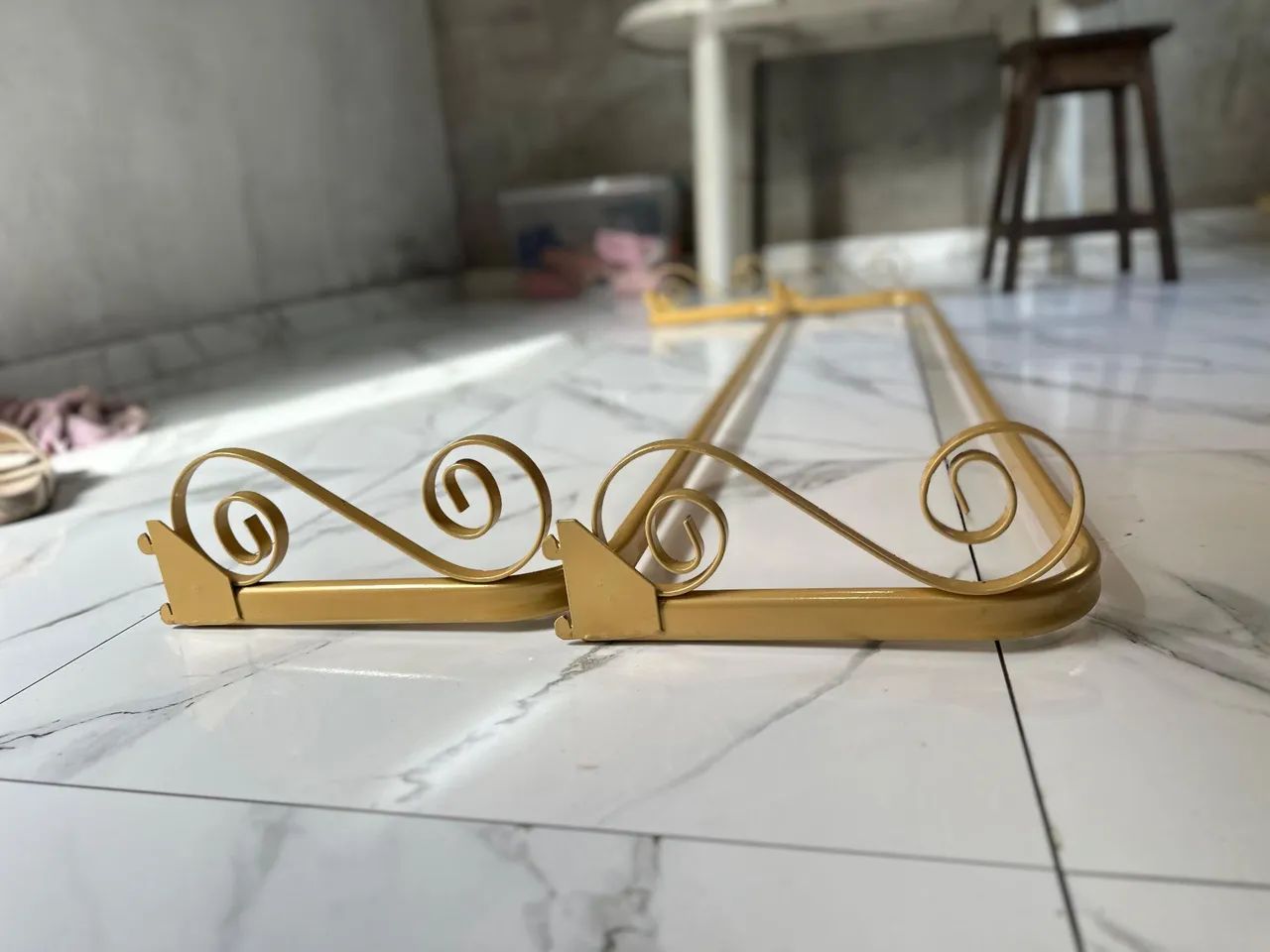 Arara de parede para trilho Dourado - Foto 3