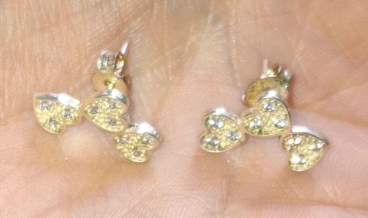 Brincos Estilo Ear Cuff Trio de Corações  - Foto 3
