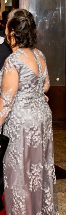 Vestido de festa em renda cinza - Foto 3