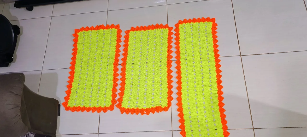 3 Tapetes Crochê - Verde Neon e Laranja