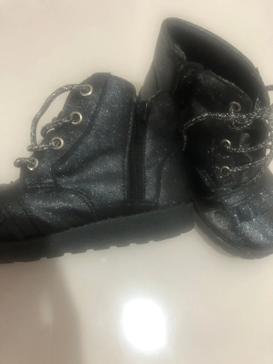 Botas infantis pretas com glitter e detalhes - Foto 2