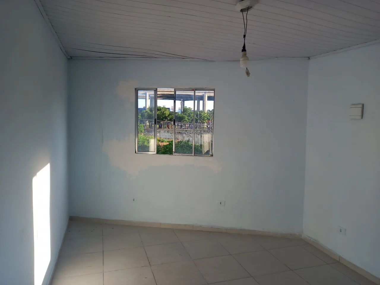Aluga-se um quarto com dois ambientes 30m2