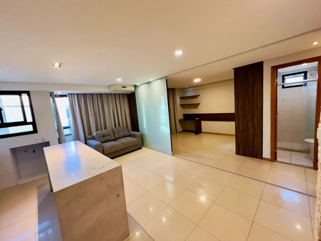 Armação 40m², sala de estar, móveis planejados, climatizado, banheiro, cozinha, área de se