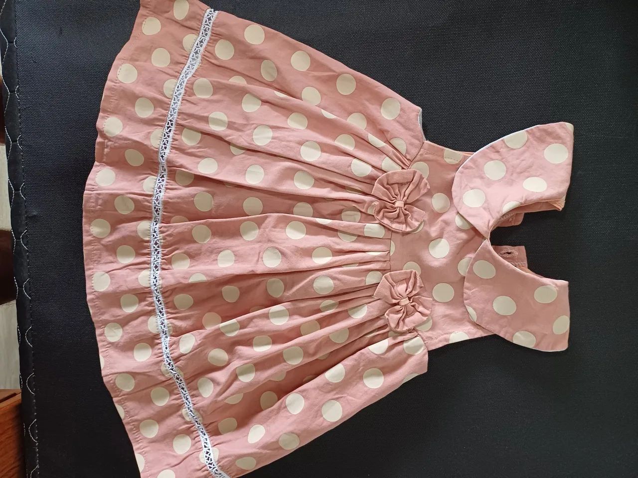 Conjunto de Vestidos de Festa Rosa (Tam. 1 a 2 anos) e Bege com bolinhas (Tam. 1 ano). - Foto 2