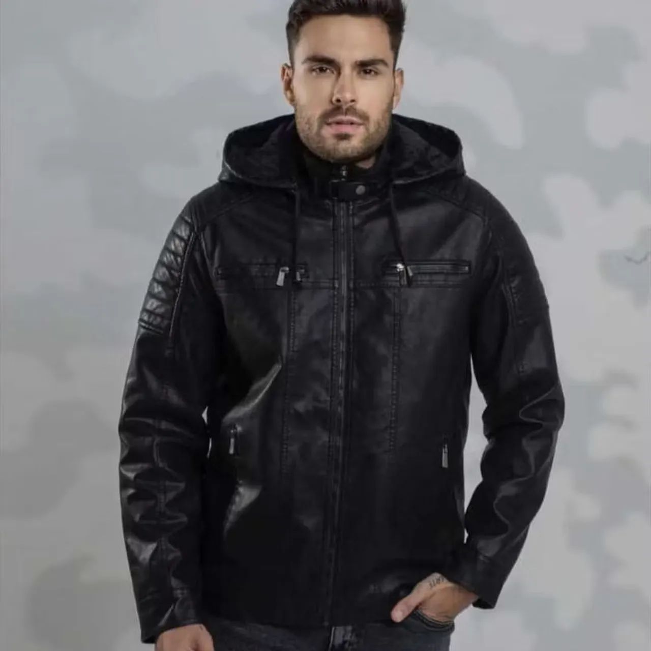 Jaqueta de Couro Masculina com Capuz
