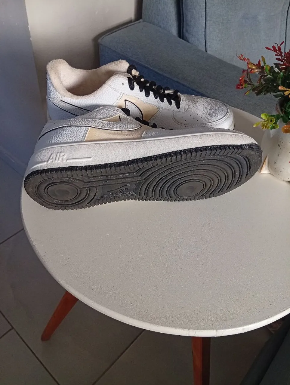 Tênis Nike Air Force 1 Branco com Detalhes