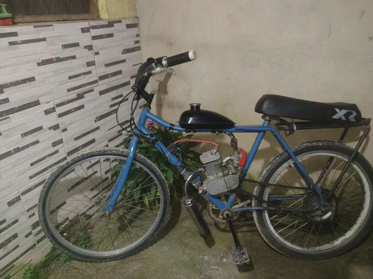 Vendo motorizada semi nova troco tmb 