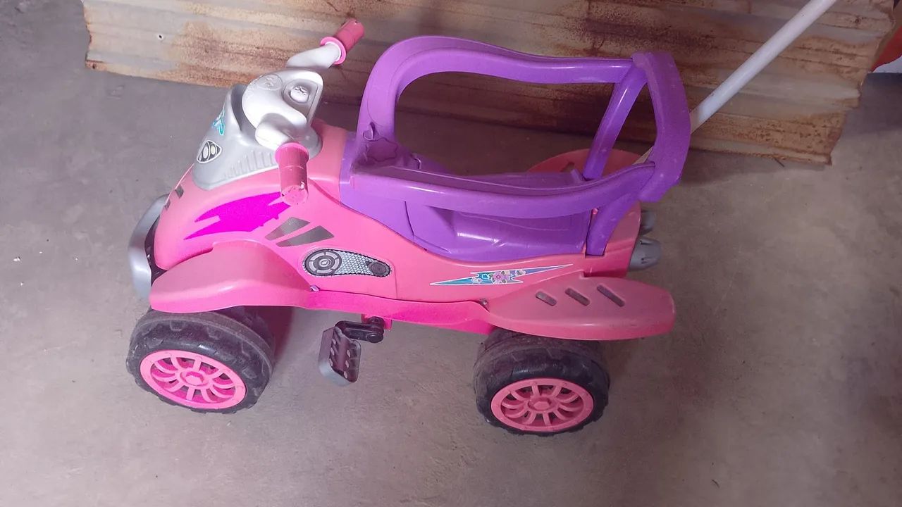 Vendo um carrinho de passeio feminina usado más conservado 