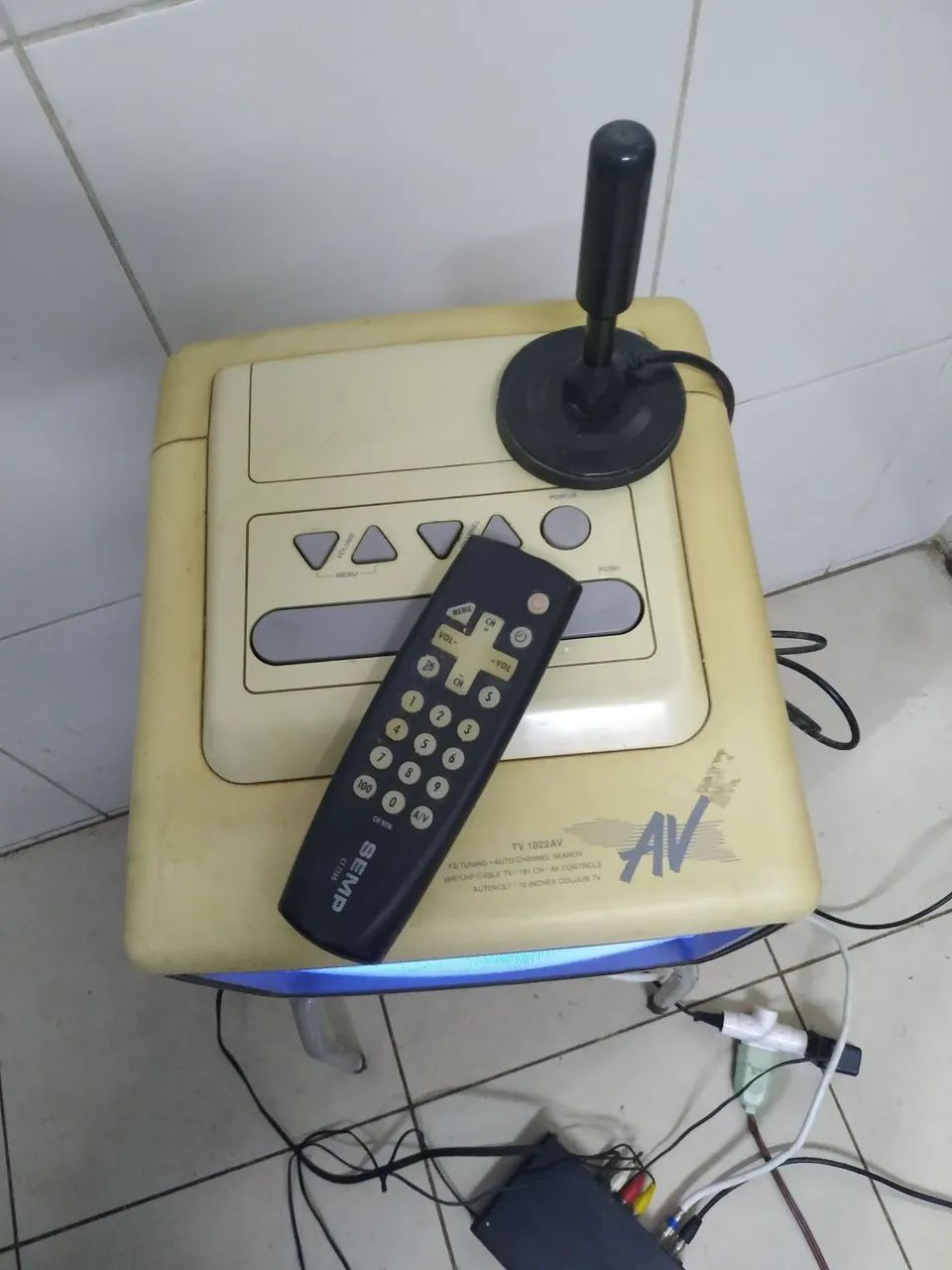 Televisor Toshiba 10 polegadas com controle remoto - Foto 5