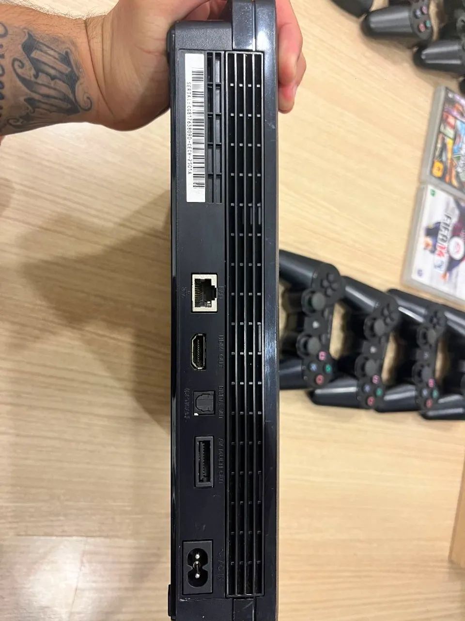 Ps3 com jogos e controles - Foto 3