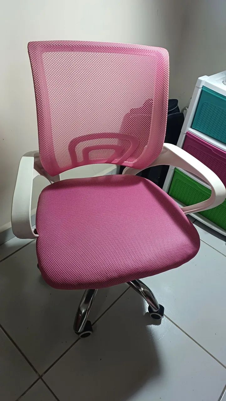 Cadeira giratória para escritório ou manicure e nail designer.