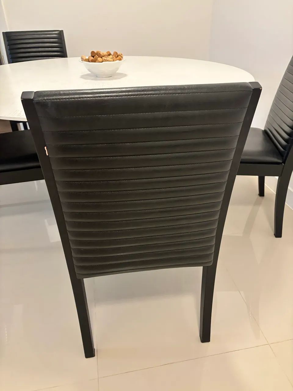 Vendo cadeiras de couro  - Foto 4
