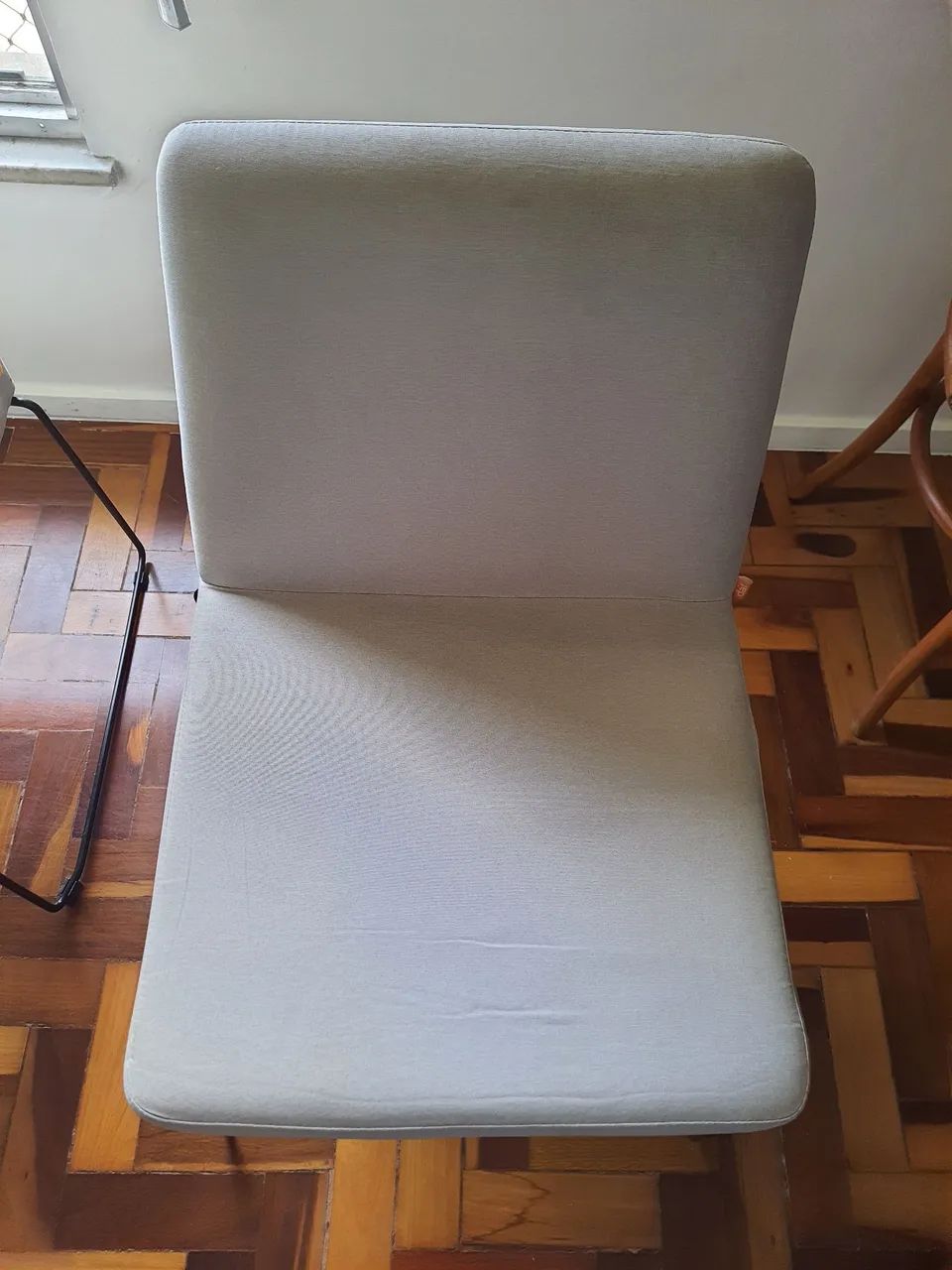 Cadeiras estofadas com pés de ferro - Foto 3