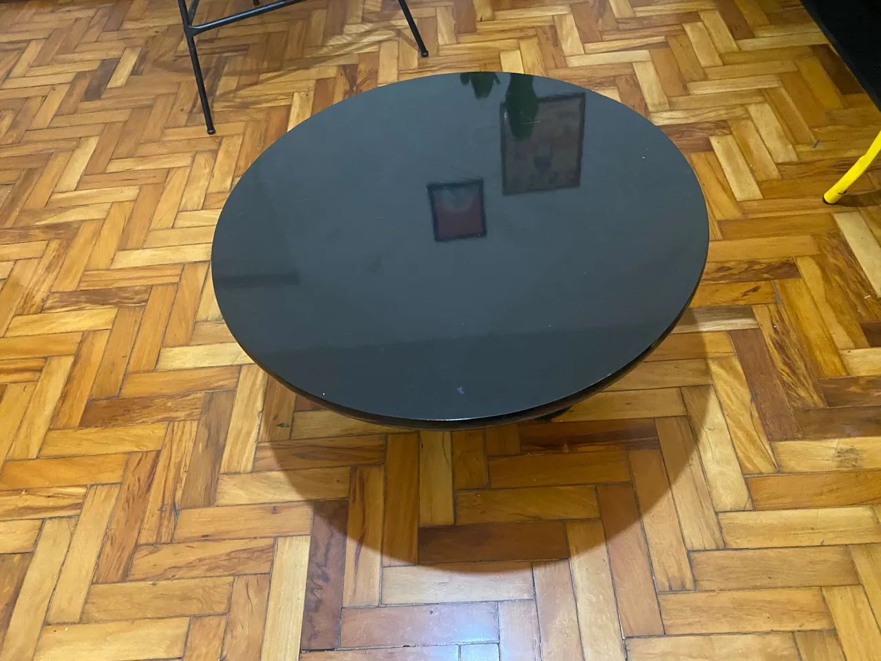 Mesa de madeira preta 
