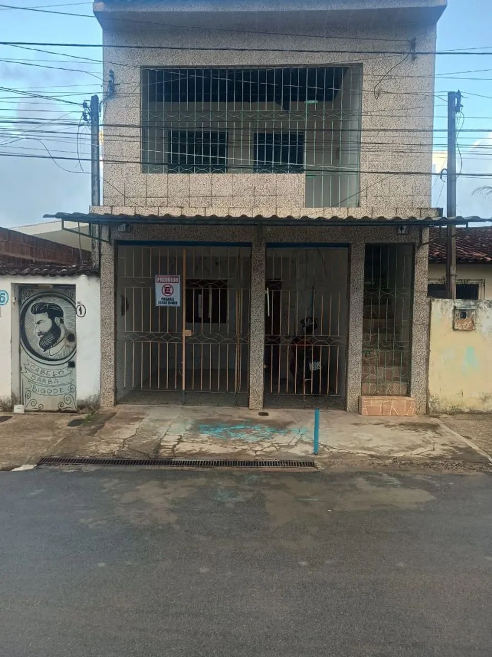 Vende se casa com 1:andar