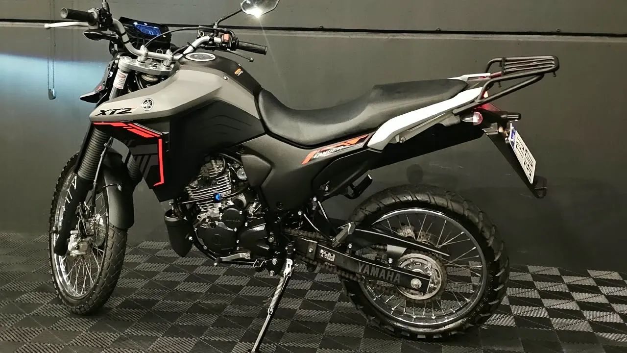 XTZ 250 Lander - 2025 - Foto 4