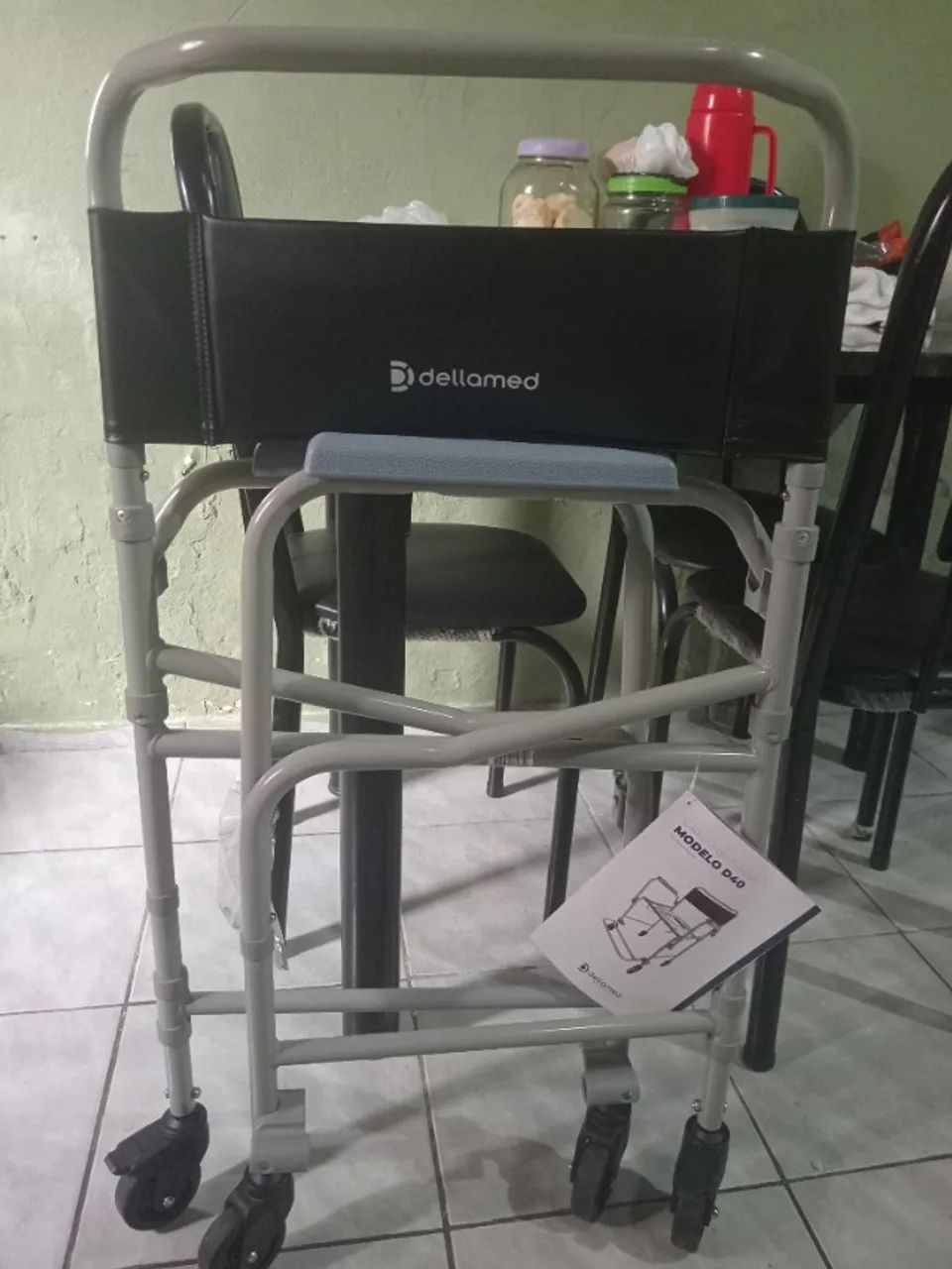 Vendo cadeira de banho nova. - Foto 4
