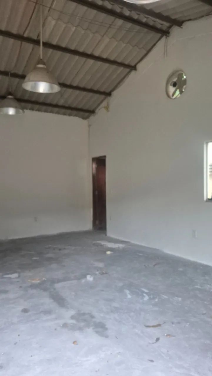 Alugo 1) imóvel com suíte, sala,WC, área e cozinha. 2) duas salas e barracão 30m2.  - Foto 2