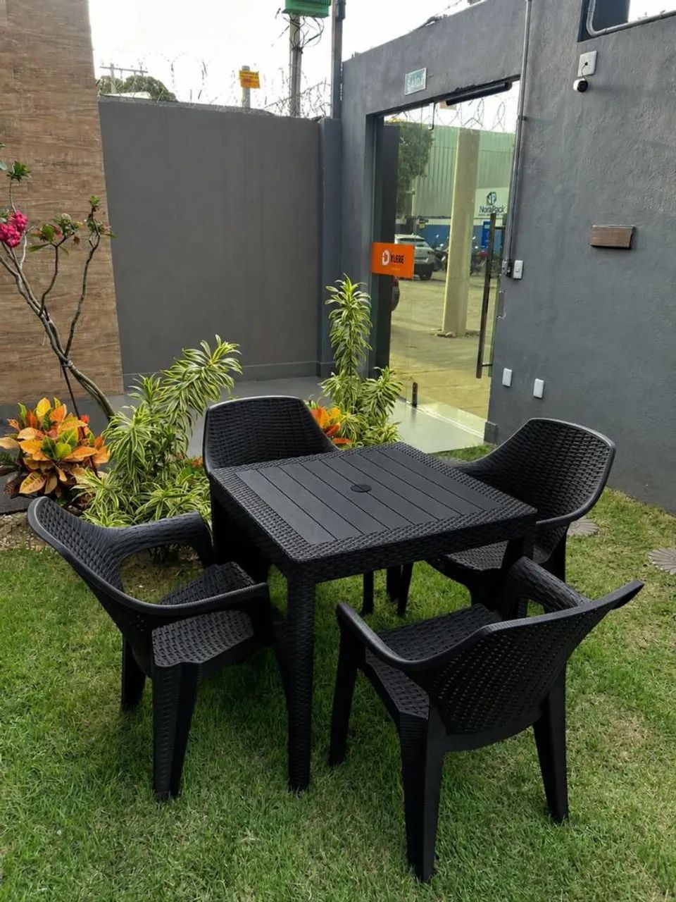 CONJUNTO DE MESA + 4 CADEIRAS<br>Conforto, beleza e praticidade para o seu espaço! - Foto 3