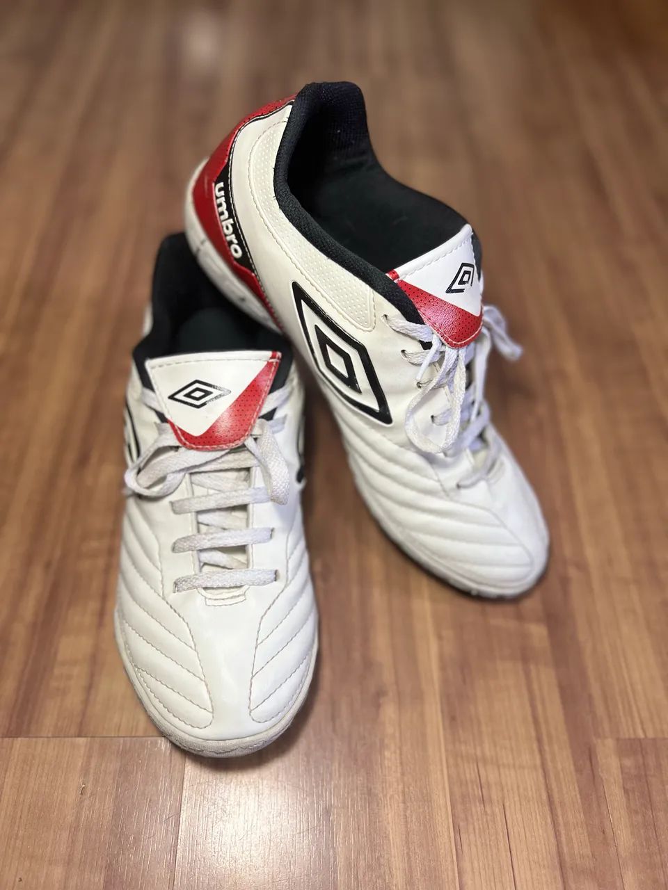Chuteira Umbro Branca  - Foto 3