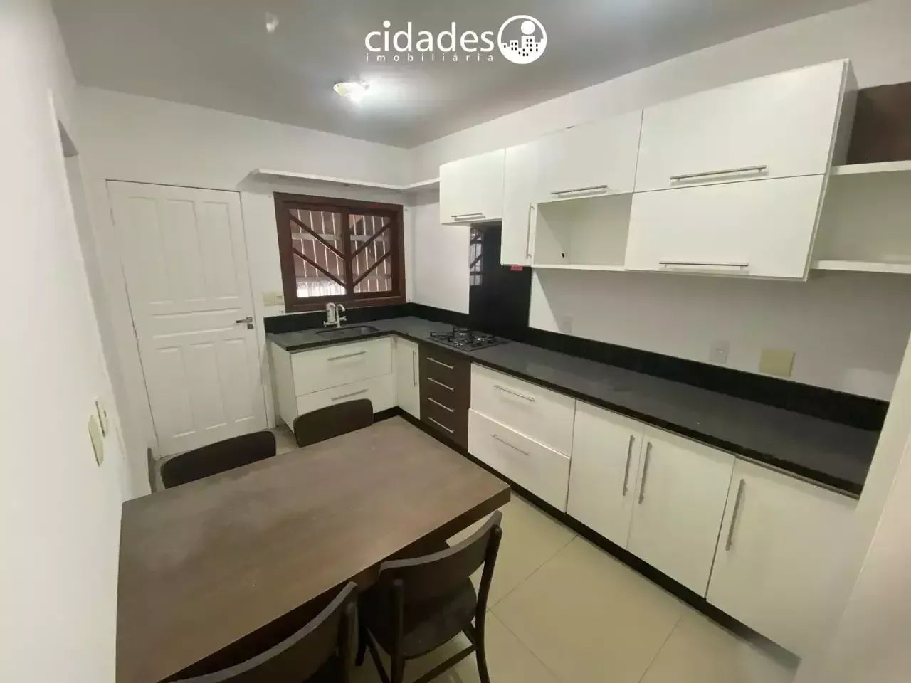 Locação de casa de 3 dormitórios com escritório no Rio Vermelho, Florianópolis - Foto 2