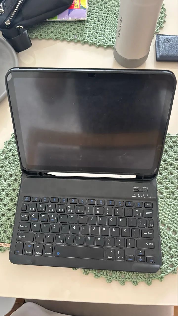 Capa com teclado iPad 10/11 - Foto 3