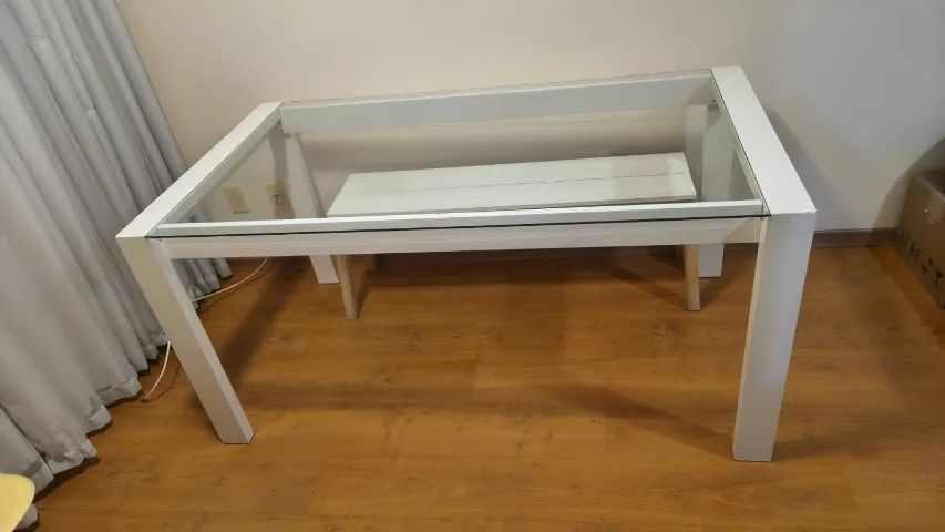Mesa de jantar 6 lugares, com duas cadeiras e um banco - em bom estado - Foto 3